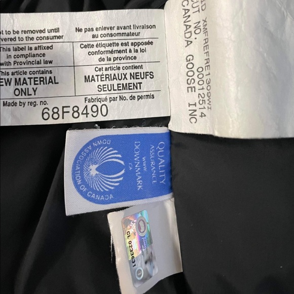 Selling red Canada goose jacket bought worn 2 or 3 times fairly new and comfy - Picture 9 of 9